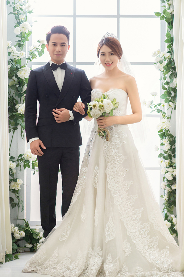 而在感情生活方面,欢子于2017年与模特刘璐结为夫妻,隔年便有了一个