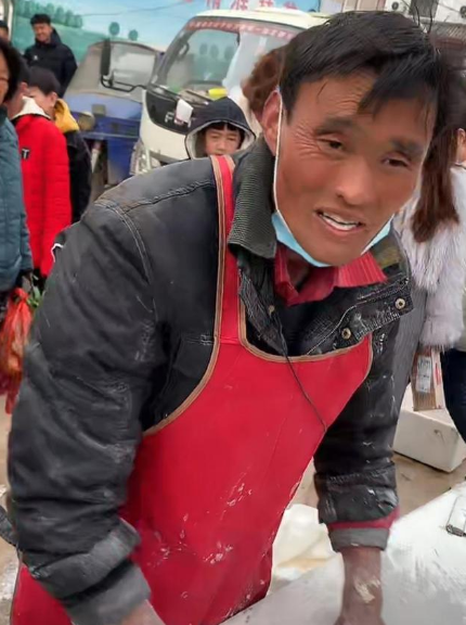 3元一碗15年不涨价的拉面哥,走红后不再拉面,与女