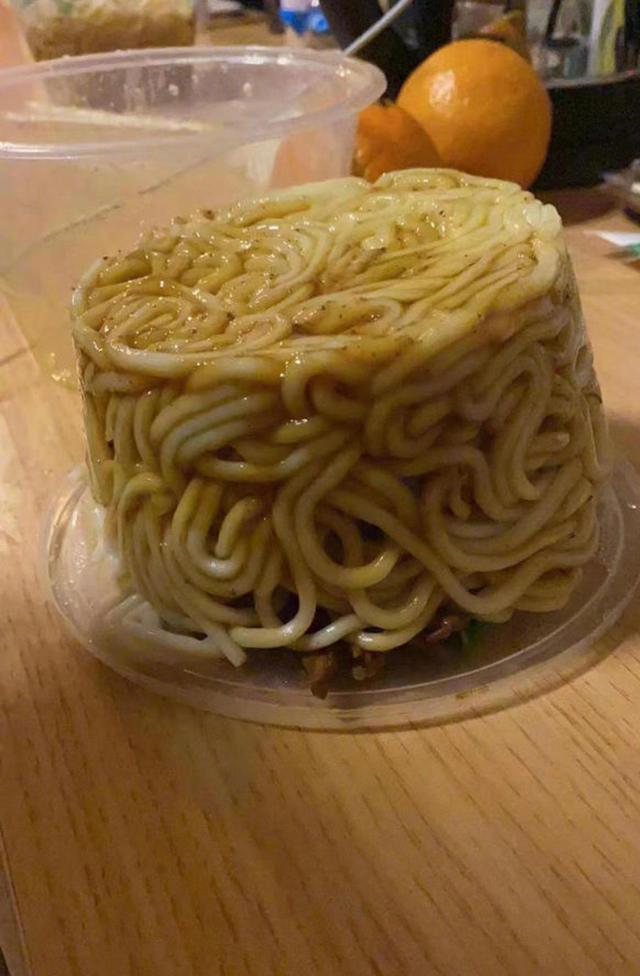 河南一高校学生反映饭菜难吃,学校回复没良心