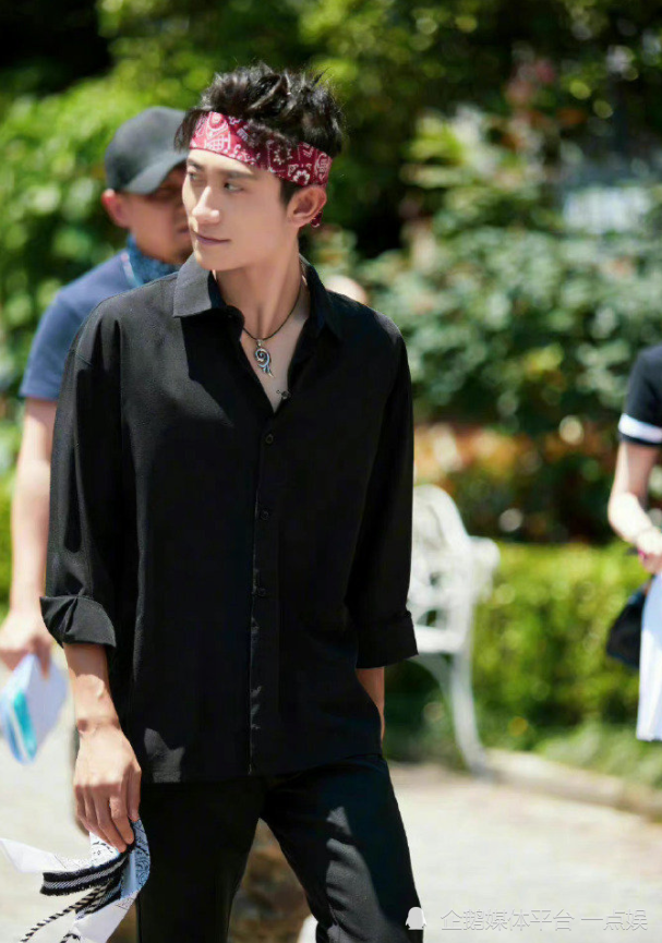 《萌探2》最新路透曝光,言承旭重现道明寺造型,无袖衣穿成爆款