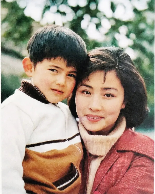 从演员到企业家离婚再婚又离婚赵娜的人生为何如此坎坷