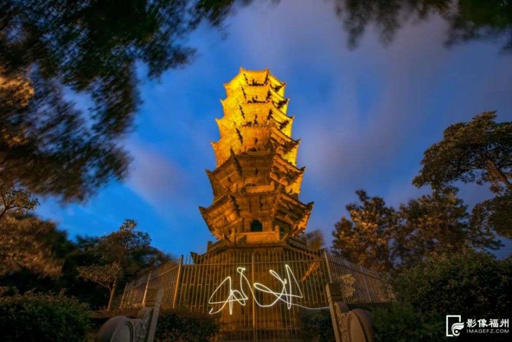 宋  地址:长乐区吴航街道南山(塔山)圣寿宝塔又名三峰寺塔,是中国名塔