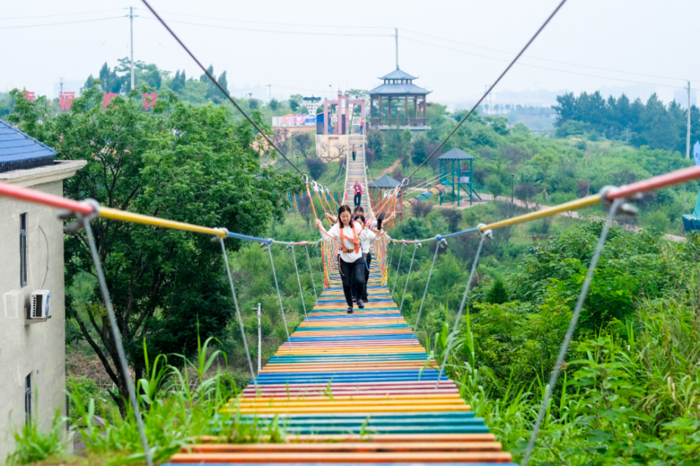 步步驚心小蠻腰觀景塔卡丁車清花灣旅遊區清花灣旅遊區位於衡陽縣城