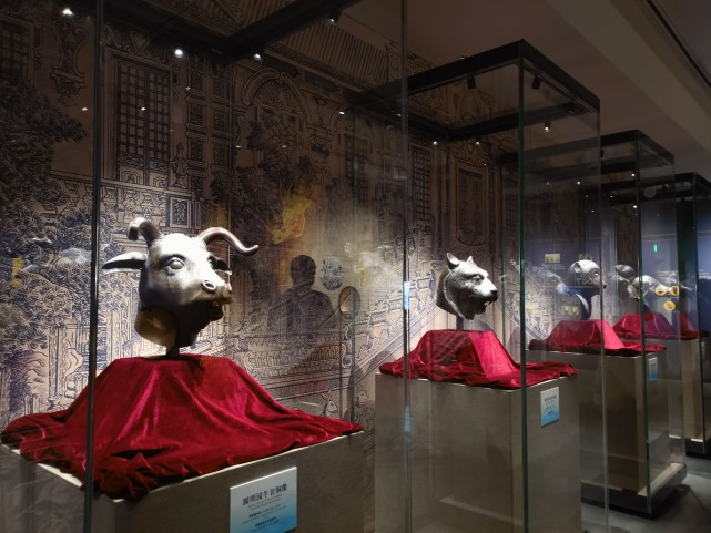 圖為在南京城牆博物館展出的圓明園獸首銅像.