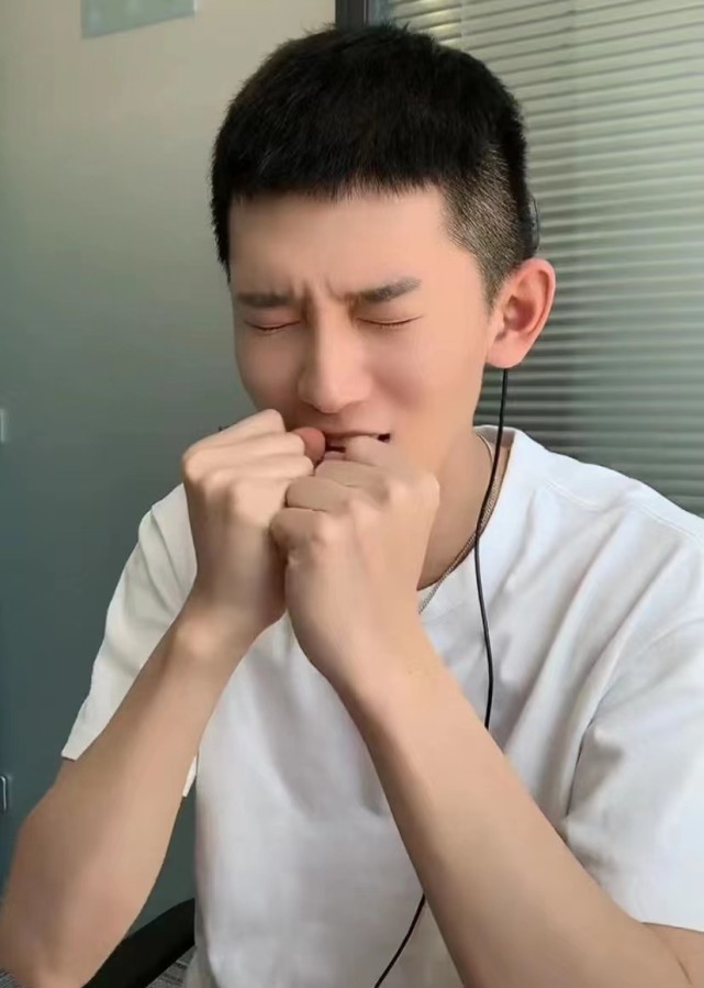 听障小伙第一次听到声音表情失控网友欢迎来到热情的世界