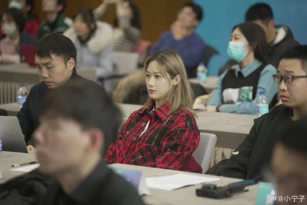 刘毅宁不是那种十指不沾阳春水只会敲键盘的宅男宅女.