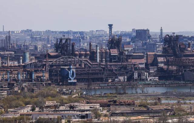 号称能坚守百年的亚速钢铁厂，怎么就“破功”了？丨止戈锐评
