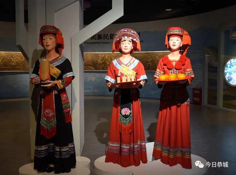 恭城瑶族博物馆总面积2000多平方米,馆内共陈列文物1600多件,图片资料