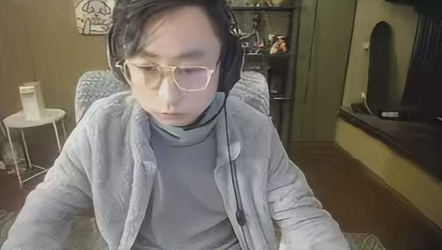 直播时频频出现精彩操作,不愧是前职业选手.