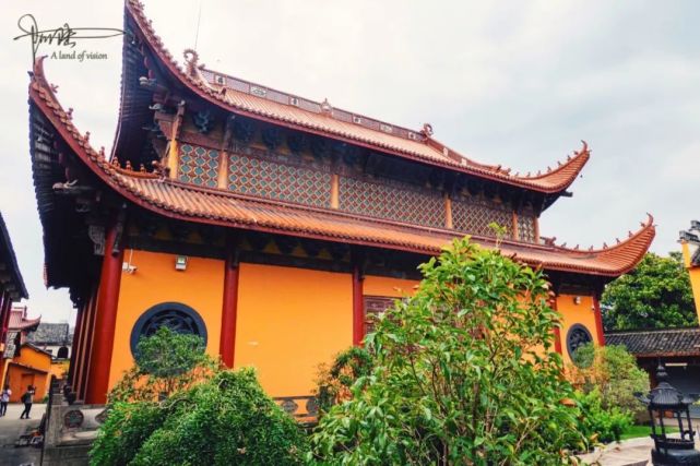 隐于千年古镇中的千年古刹,这座觉海禅寺原来也颇有来历