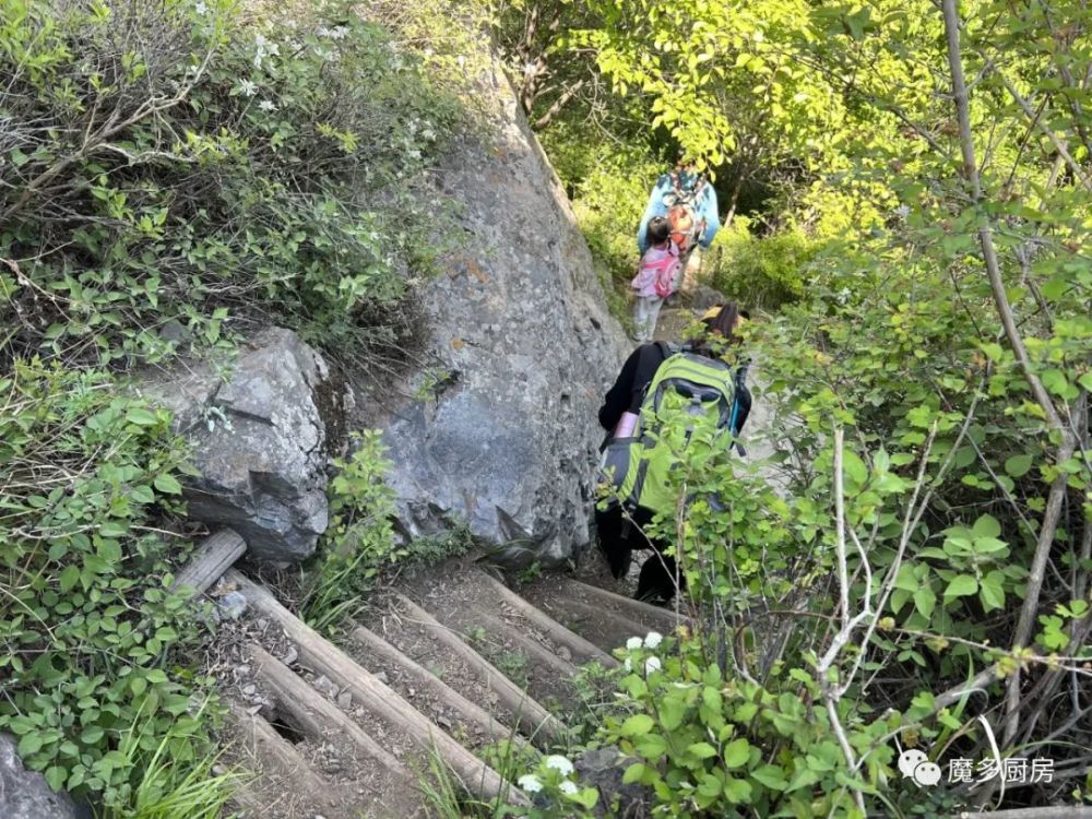 北京一高校发生疫情，校区所有人员转运隔离