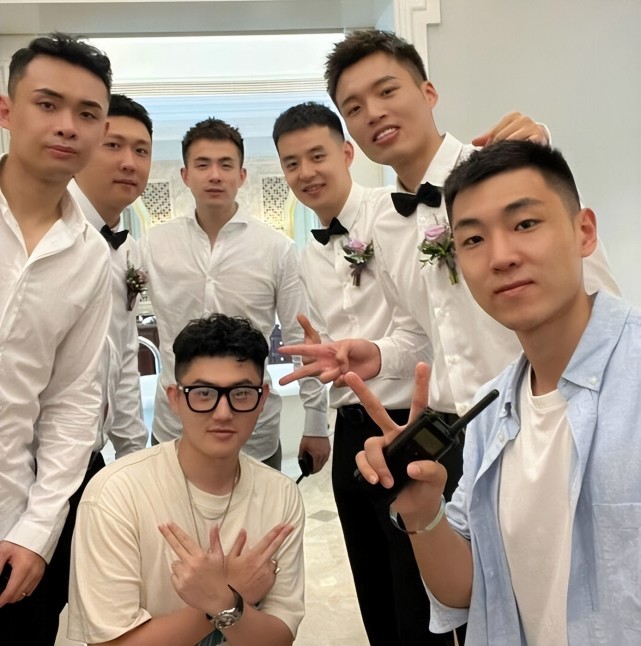 按照合同办事儿来说高诗岩与辽宁男篮还有一个赛季的合同,理论上与