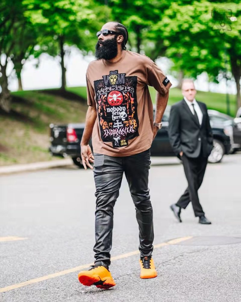 私服哈登还是很帅的