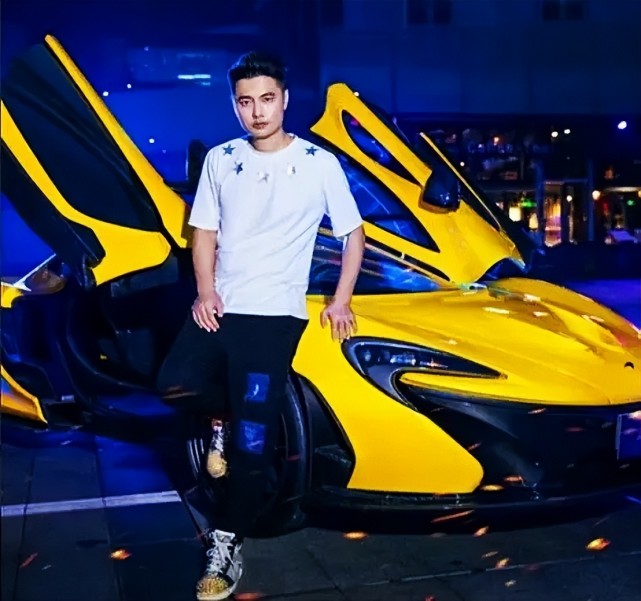 集梦会长带员工团建,玩起了泼水游戏,直男老陈面对美女毫不手软