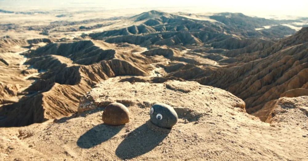 我们是荒原上互逐的圆石瞬息全宇宙影评