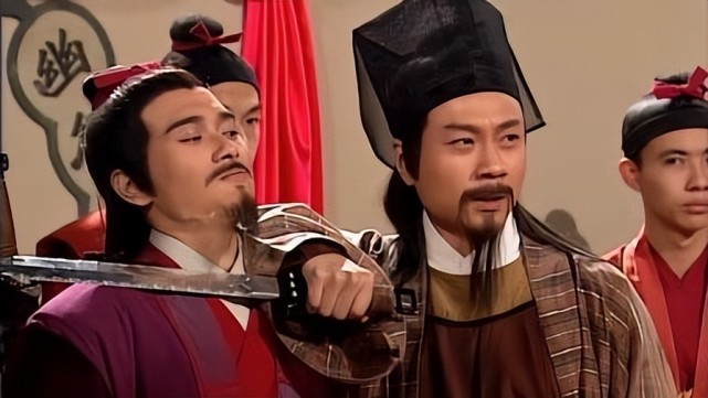 而在福建廿八铺,定静师太被嵩山派九曲剑钟镇要挟