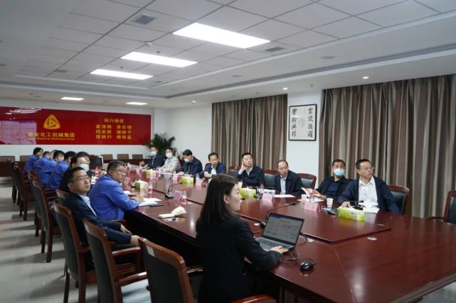 后,双方在403会议室进行了座谈,一同观看了潞安化机集团企业简介ppt