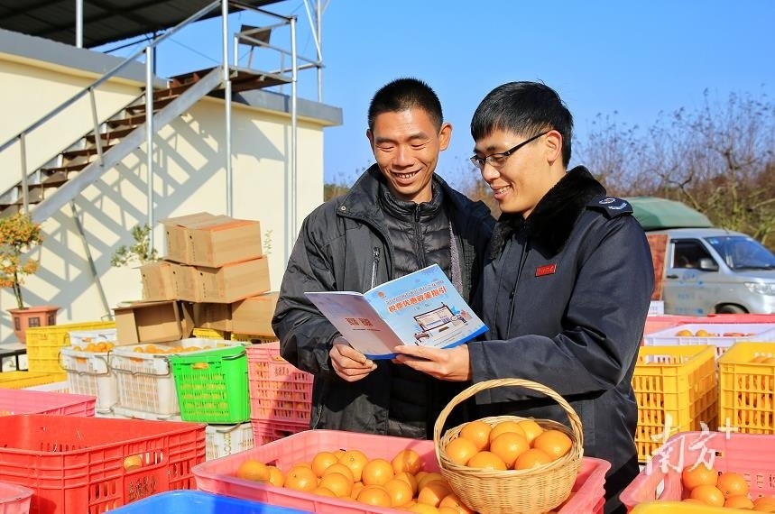 經常給我們輔導農產品產銷稅收優惠政策,教我們在家使用電子稅務局