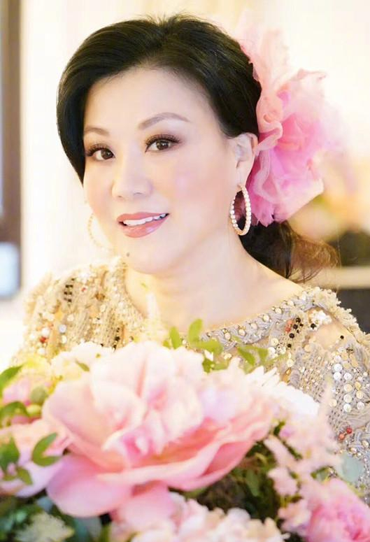 富婆杨小娟嫁三婚影帝吕良伟婚后育有一子成人生赢家