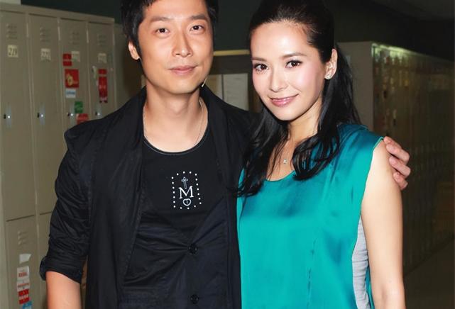 马浚伟郭羡妮时隔11年罕同框,搂肩合影显亲密,曾因误会一度不和