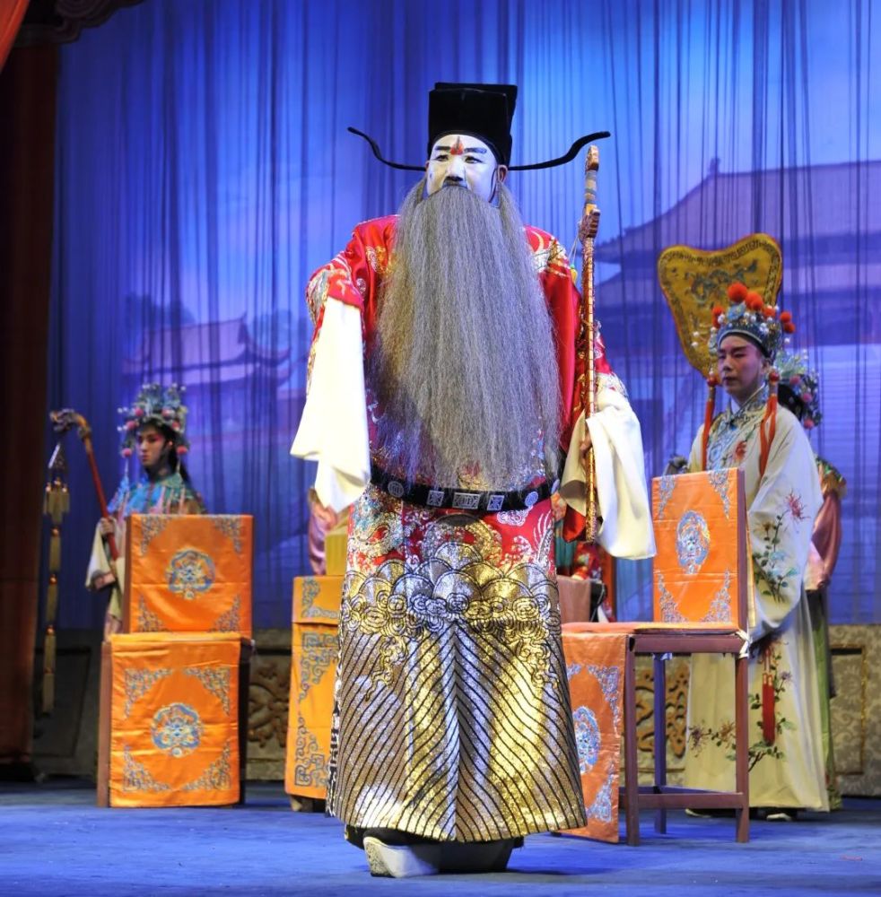 秦腔黑叮本》李良 剧照▲由于北方比较干燥,所用白粉容易干裂,有经验