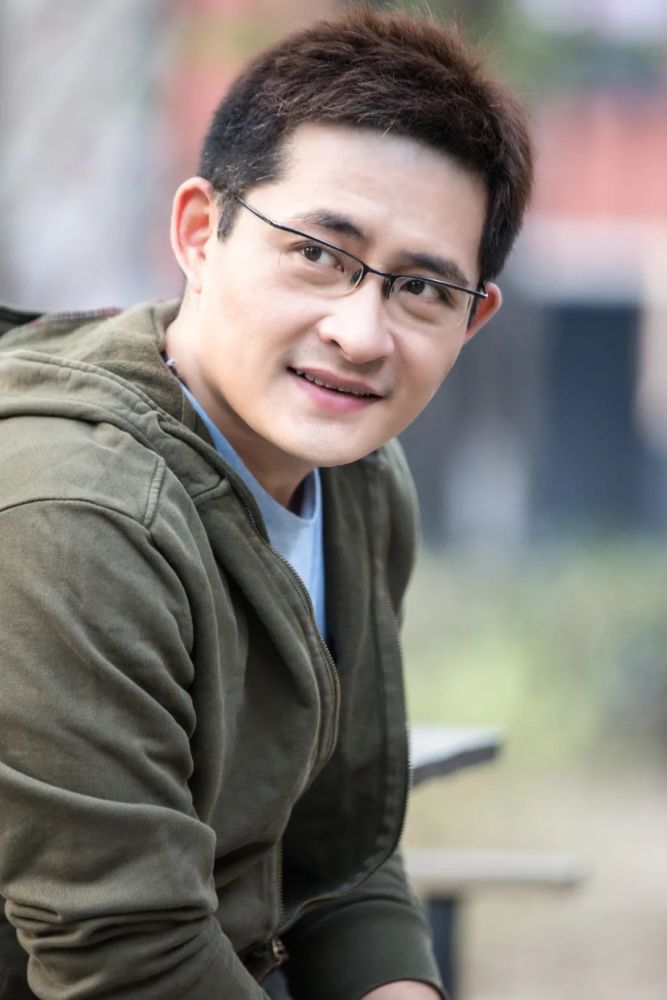 刘啸唱作《父母爱情》被李谷一赞 刘欢弟弟也能写歌_腾讯新闻