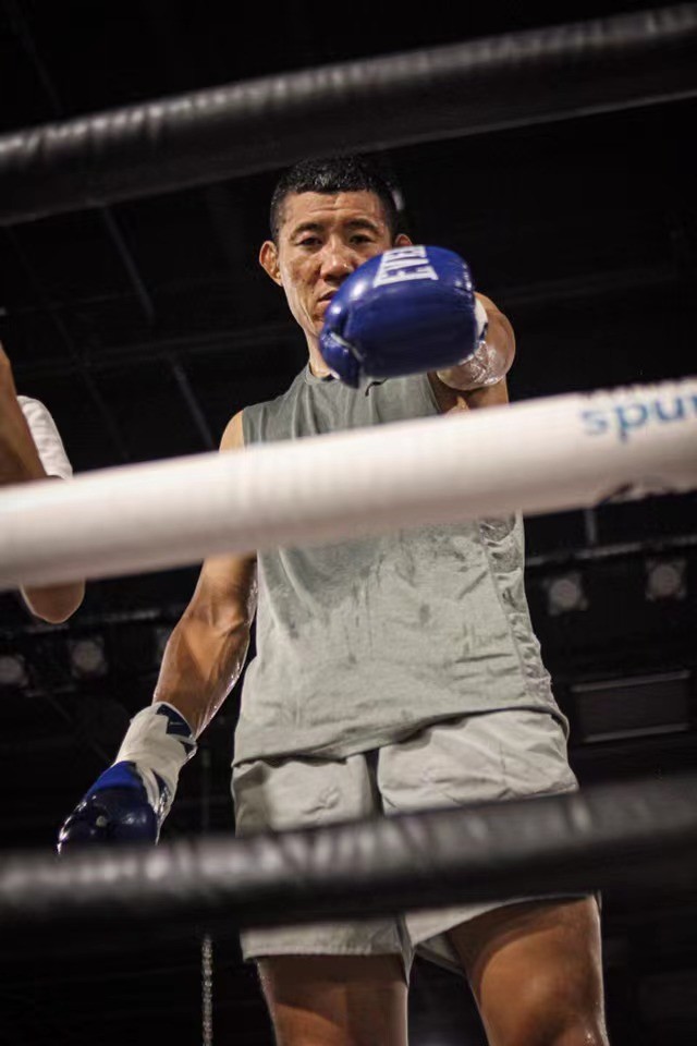 中国拳手孟繁龙周末打擂:拿下胜利,就能挑战拳王金腰带