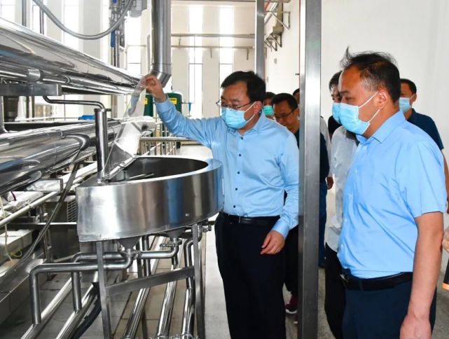 商丘市人社局副局长任巍莅临皇沟酒业调研"人人持证,技能河南"建设