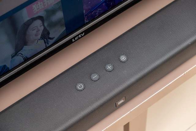 jblbar5.1回音壁体验:无线环绕声扬声器,让你爱上看电视