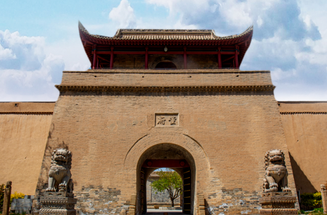 古长城遗址秦设富平,汉置灵州,明筑吴忠堡,清设宁灵厅,历经两千二百余