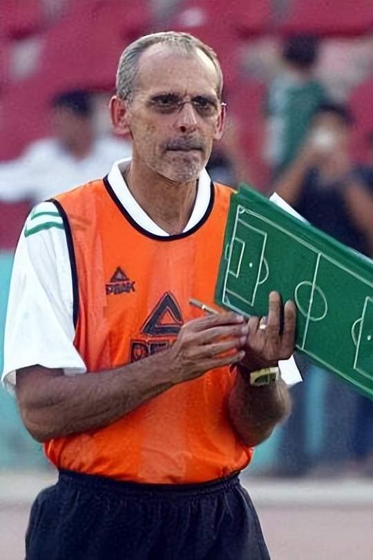 门将萨布里的小舅子在亚洲杯开赛前被杀;决赛当场,阿克拉姆也失去了