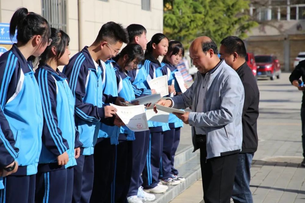 西和一中这些优秀学生受表彰_腾讯新闻