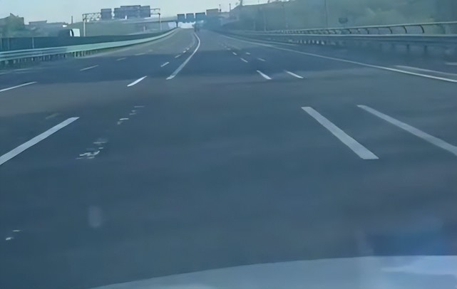 男子离沪买不到票 花1万块买二手车开回东北 东北