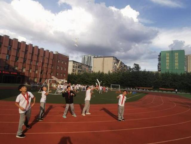 最美辽宁辽阳市白塔区普化小学航模特色课程托起学生们的航空梦