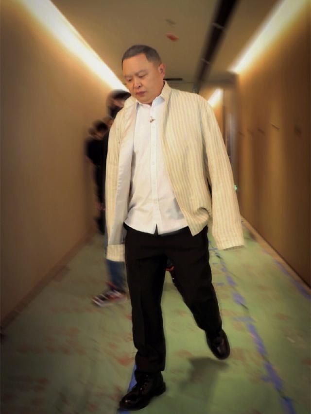 德云社阎鹤祥深夜发文,俏皮的文案引发热议,和郭麒麟的聚餐照呢