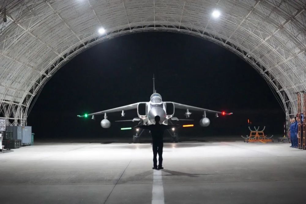 "飞豹"轮番出击_腾讯新闻