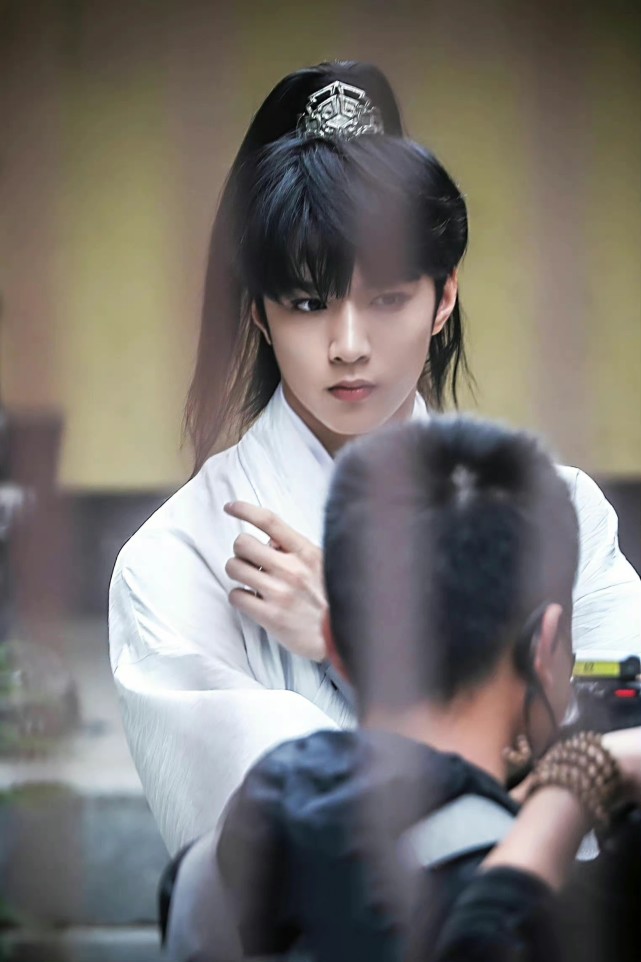 看《萌探》路透的图,刘耀文的古装真的还蛮让人惊艳的!