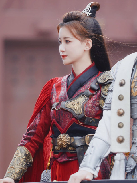 萌探2最新路透释出孙怡化身孙尚香红衣戎装酷飒登场