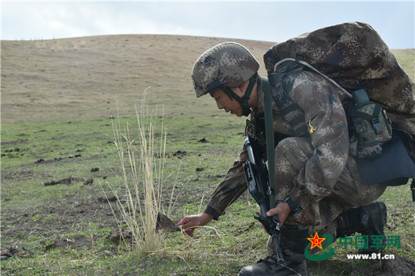 編組較量！新疆軍區某團展開多課目連貫考核地球的外星人