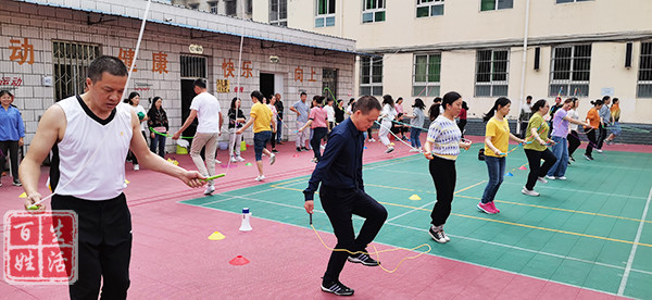 成都市龍泉驛區第三小學校舉辦2022年教職工跳繩比賽豐富校園文化