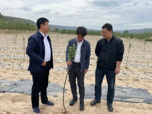 静宁县领导走访慰问困难残疾群众