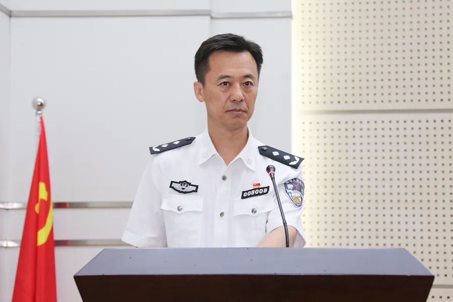 肇恒伟个人简历公安部党委委员,政治部主任冯延同志出席会议并讲话