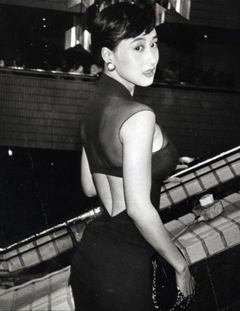 女神利智也老了,一身朴素打扮差点认不出,憔悴的容颜下毫无精神插图