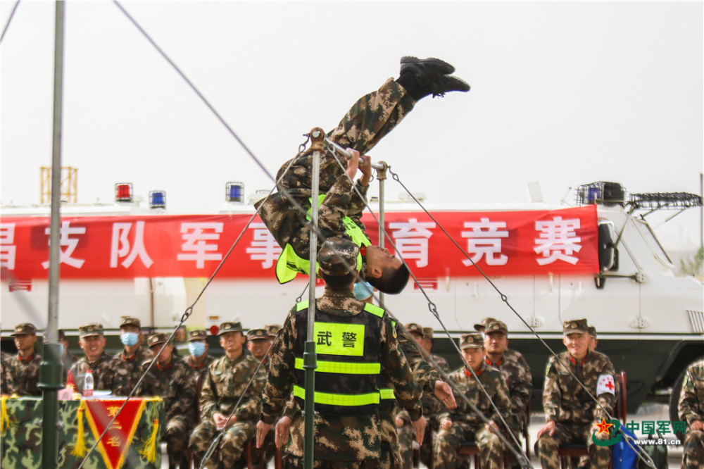 編組較量！新疆軍區某團展開多課目連貫考核地球的外星人