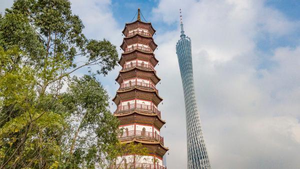 琶洲塔於明朝萬曆二十八年(1600年)落成,赤崗塔則於萬曆四十七年(公元