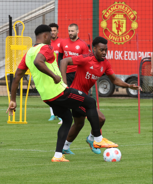 曼联备战水晶宫训练组图