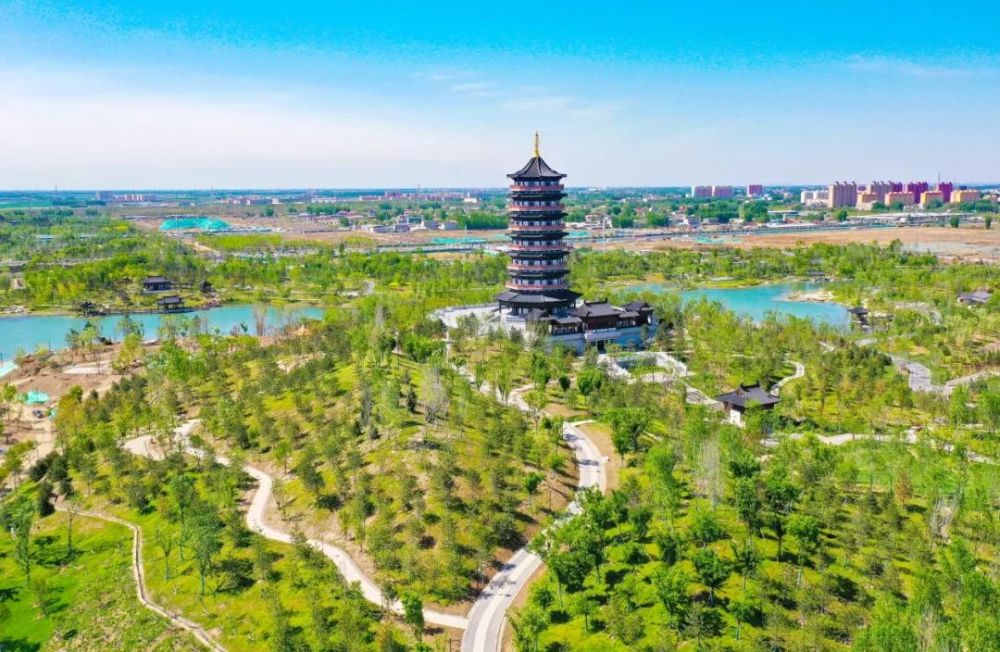 雄安郊野公园景色宜人 ,令人心旷神怡,从空中俯瞰,宛如一幅美丽生态