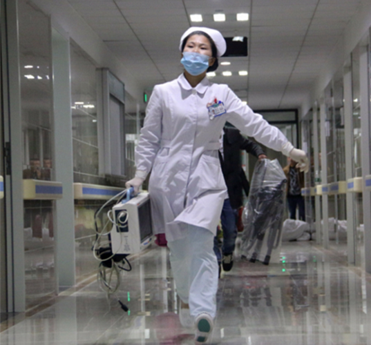 护士值夜班睡觉被患者家属拍下曝光后开除