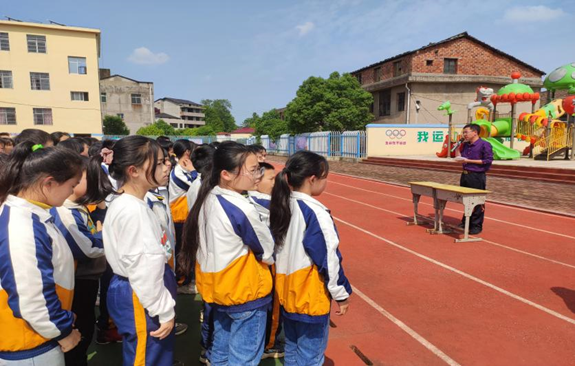 模范党支部创评立学习榜样育养正少年红桥小学举行六年级毕业典礼暨