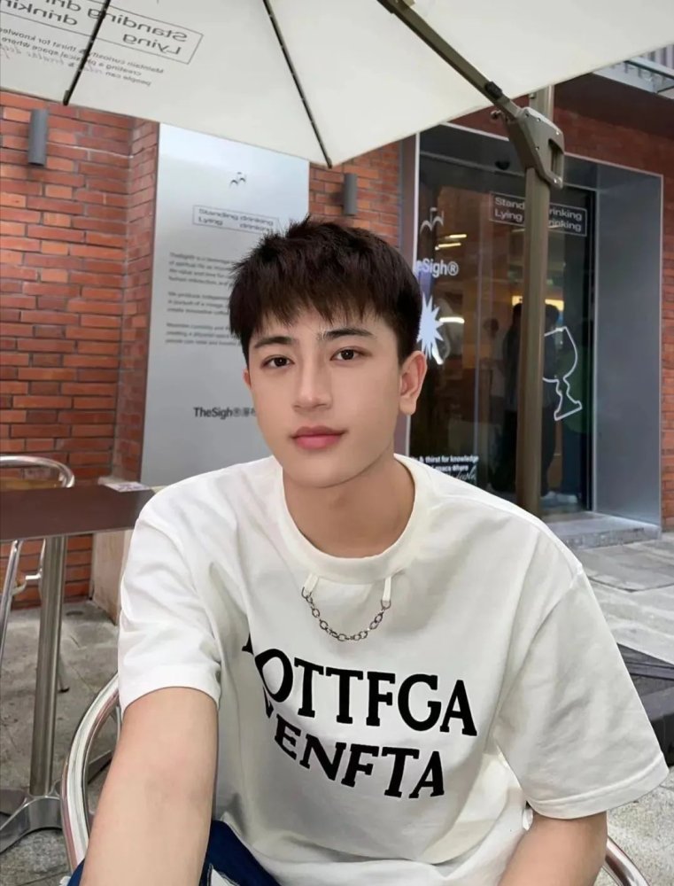 男生夏天最帅气的"短发",剪这3款就够了,完美提升颜值插图1